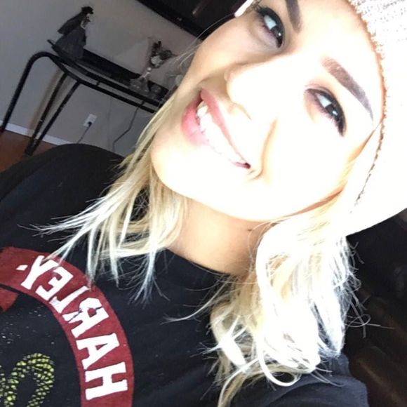 Here looking for a great finds & deals ✨💗 - Picture 2 of 2